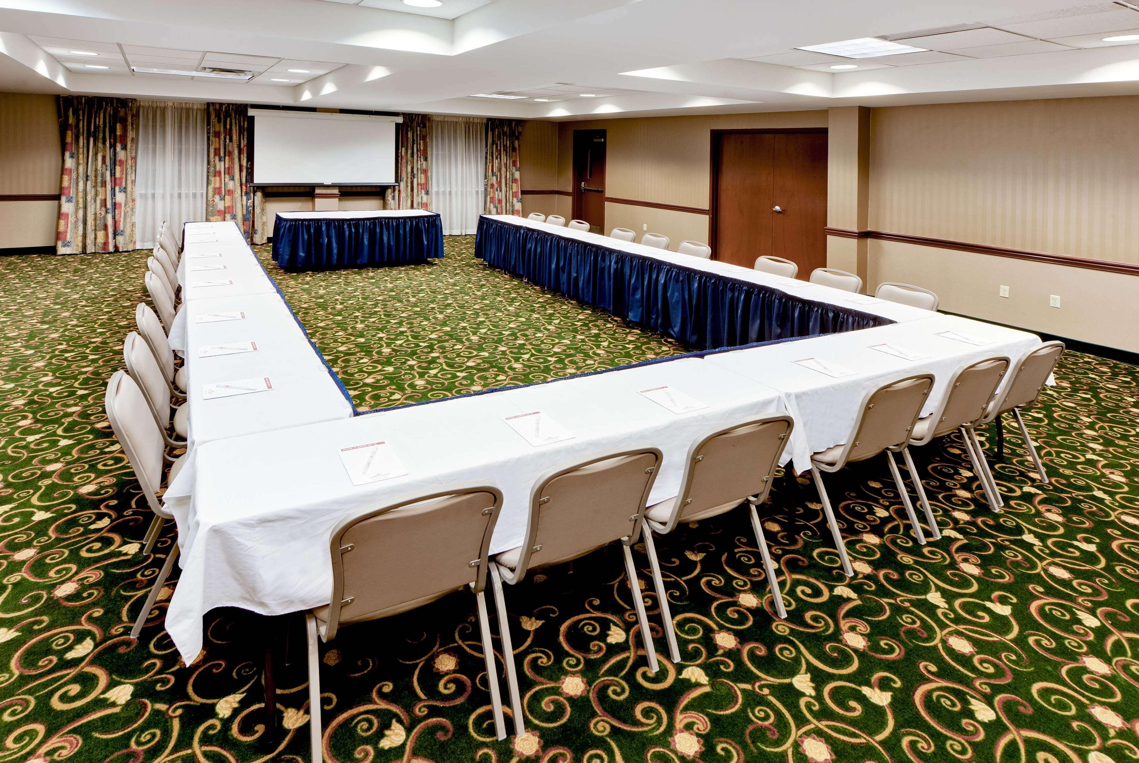 Hawthorn Suites By Wyndham Louisville East Buitenkant foto