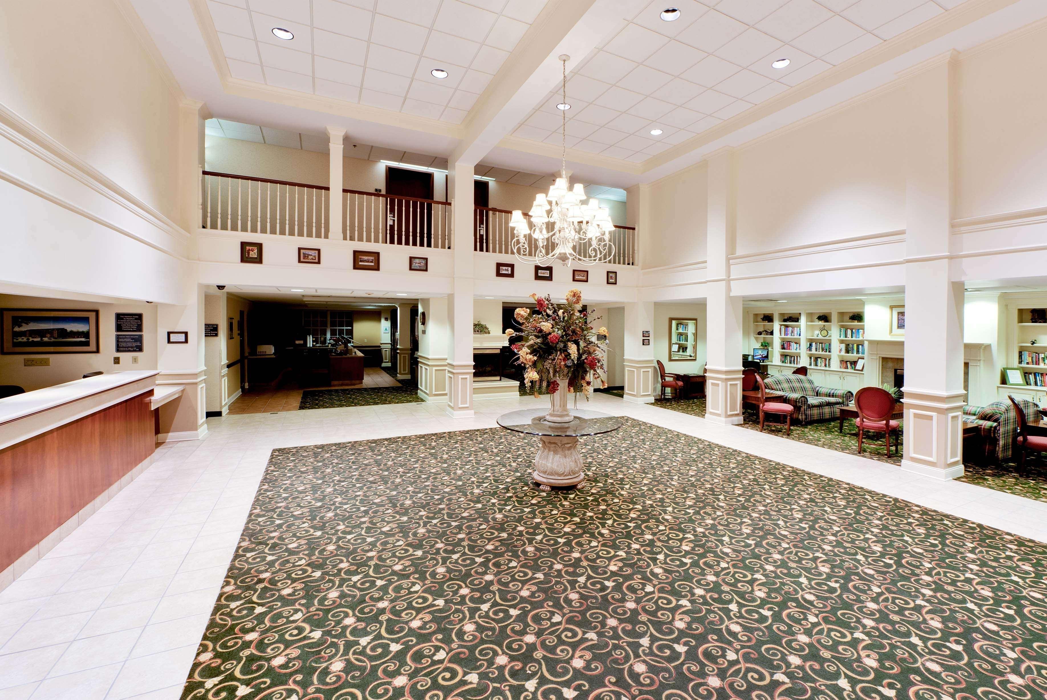 Hawthorn Suites By Wyndham Louisville East Buitenkant foto