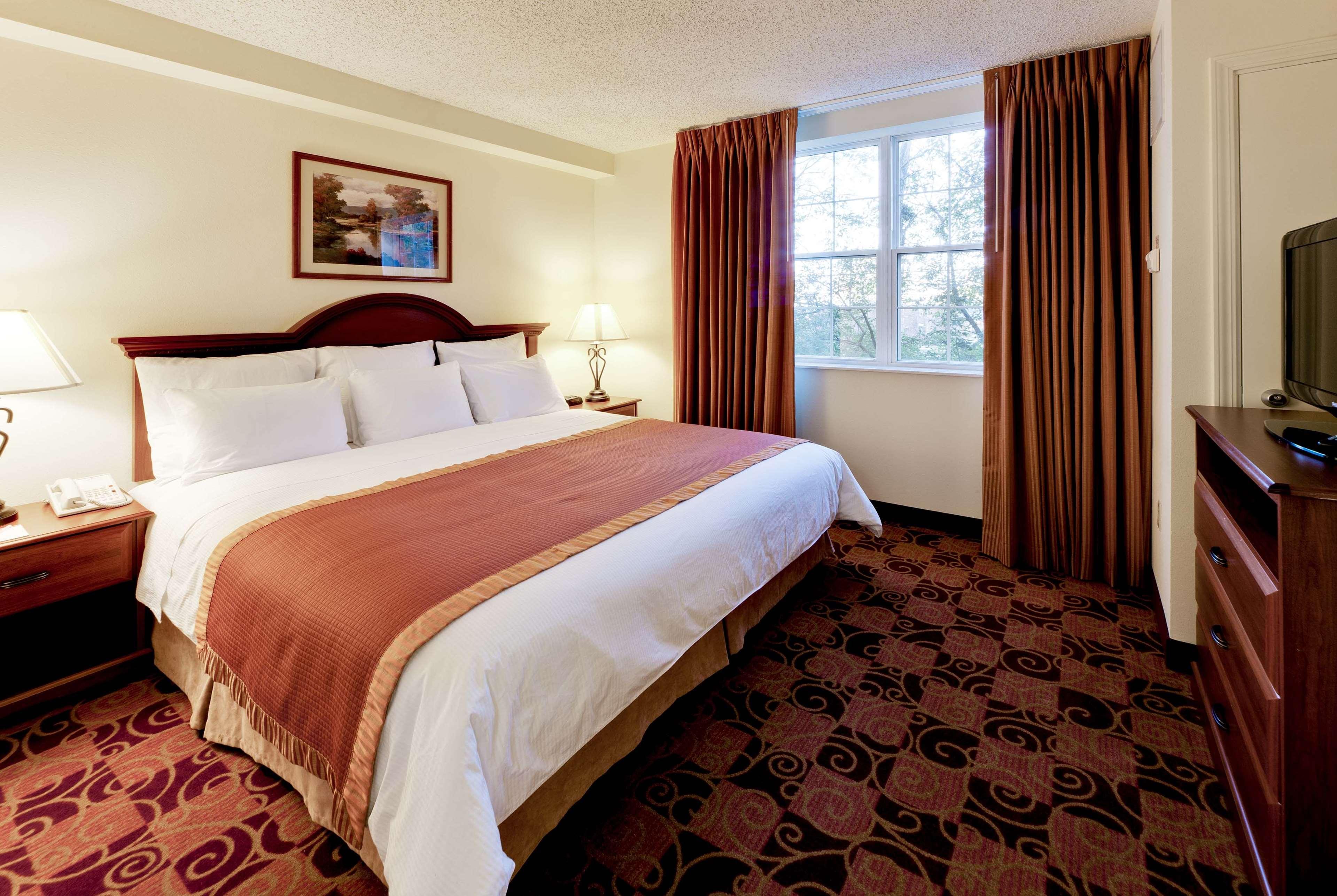 Hawthorn Suites By Wyndham Louisville East Buitenkant foto